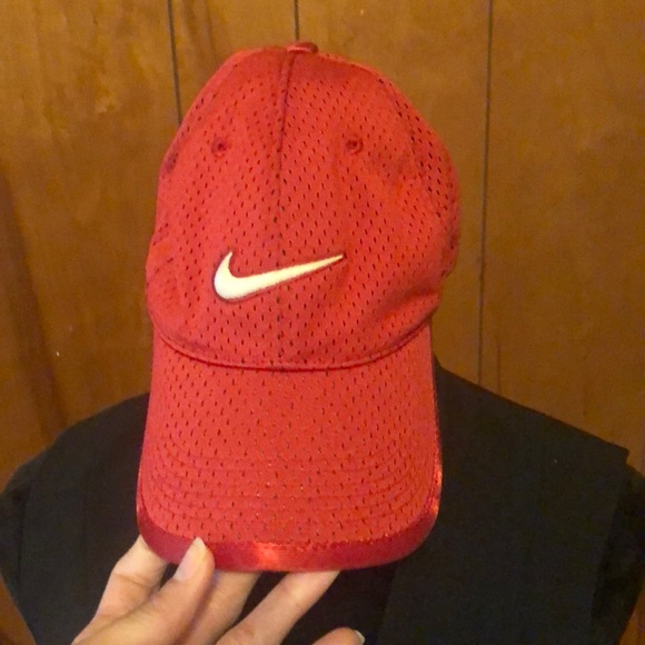 Nike Accessories - Nike swoosh logo mesh red baseball cap Nike Accessories - Nike swoosh logo mesh red baseball cap